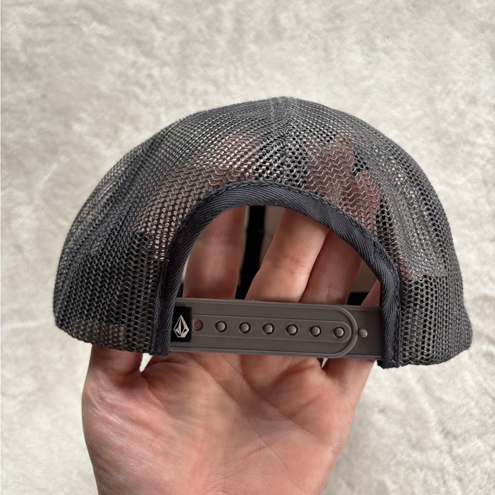 Volcom SnapBack - Picture 3 of 4